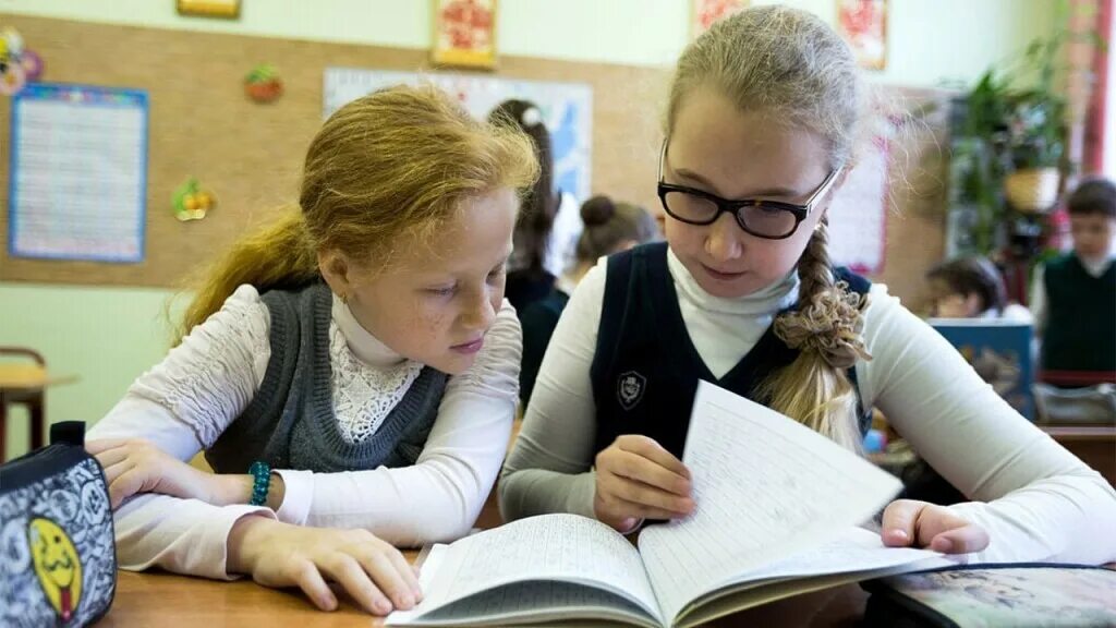 Педагог вуза. Учитель без высшего образования. Высшее образование в россии мгу. Повышение квалификации учителей. Преподаватель и студент.