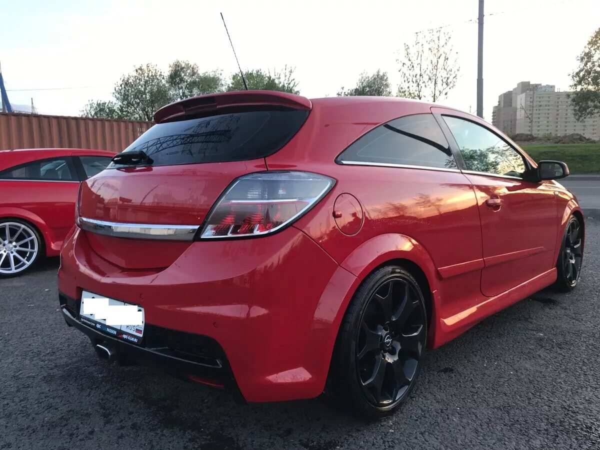 Opel Astra OPC 2007. Astra OPC зад красная.