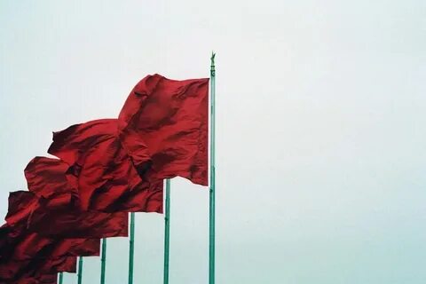 Rise the red flag marilyn