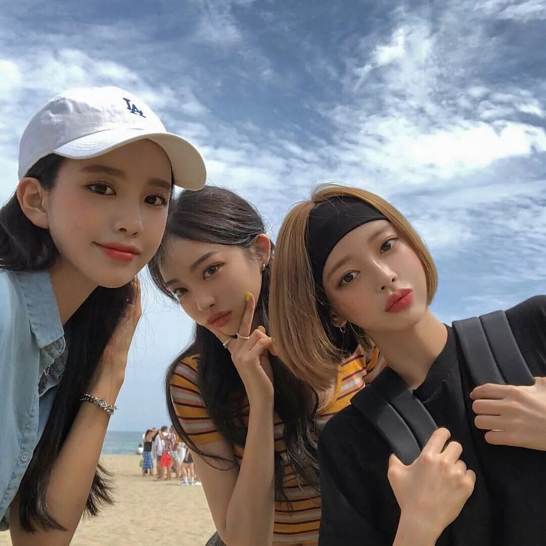 Три друга корейца. Три кореянки. 3 совмы. Три кореянки. Четыре парня корейцы.