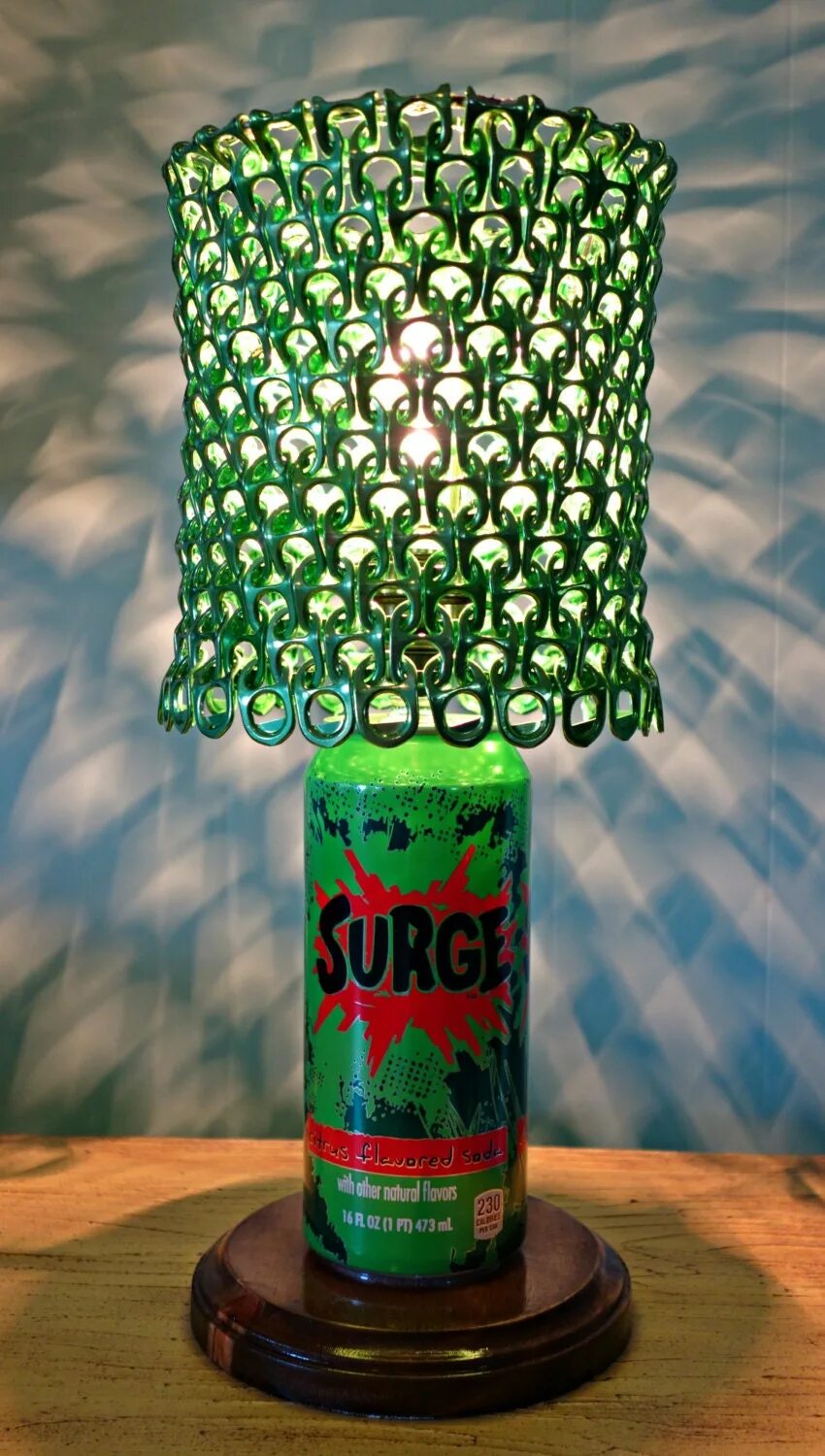 что сделать из железной бутылки. цветок из пивной банки. подсвечник из металлической банки из под колы. цветок из жестяной банки. изделия из банки кока колы.