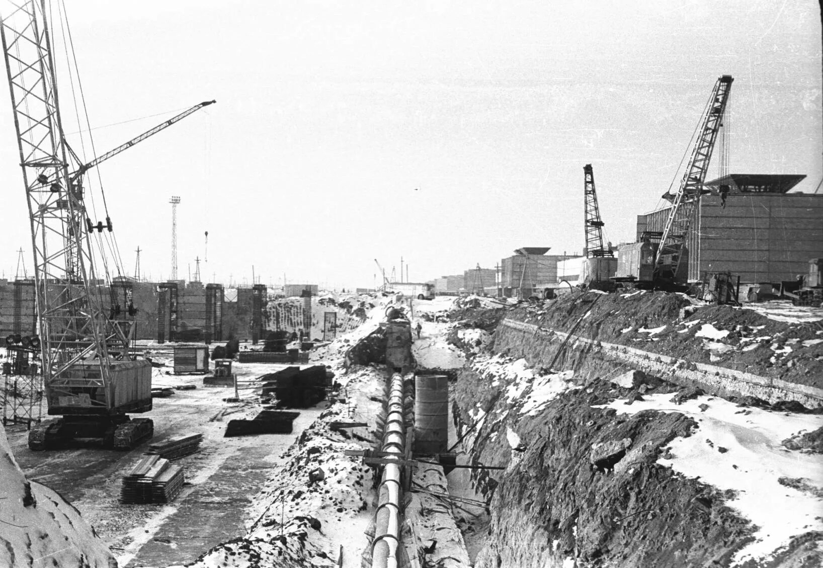 Строительство советского города. Завод в Тольятти 1966. Тольятти строиться СССР. Тольяттинский Волжский автозавод 1970. Строительство Волжского автомобильного завода в Тольятти.