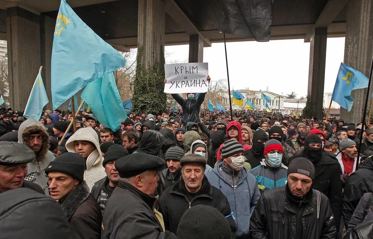 Крымские татары 2014. Крымские татары Украина. 2014 Парламент Крыма татары. Митинг крымских татар. Меджлис крымских татар люди.