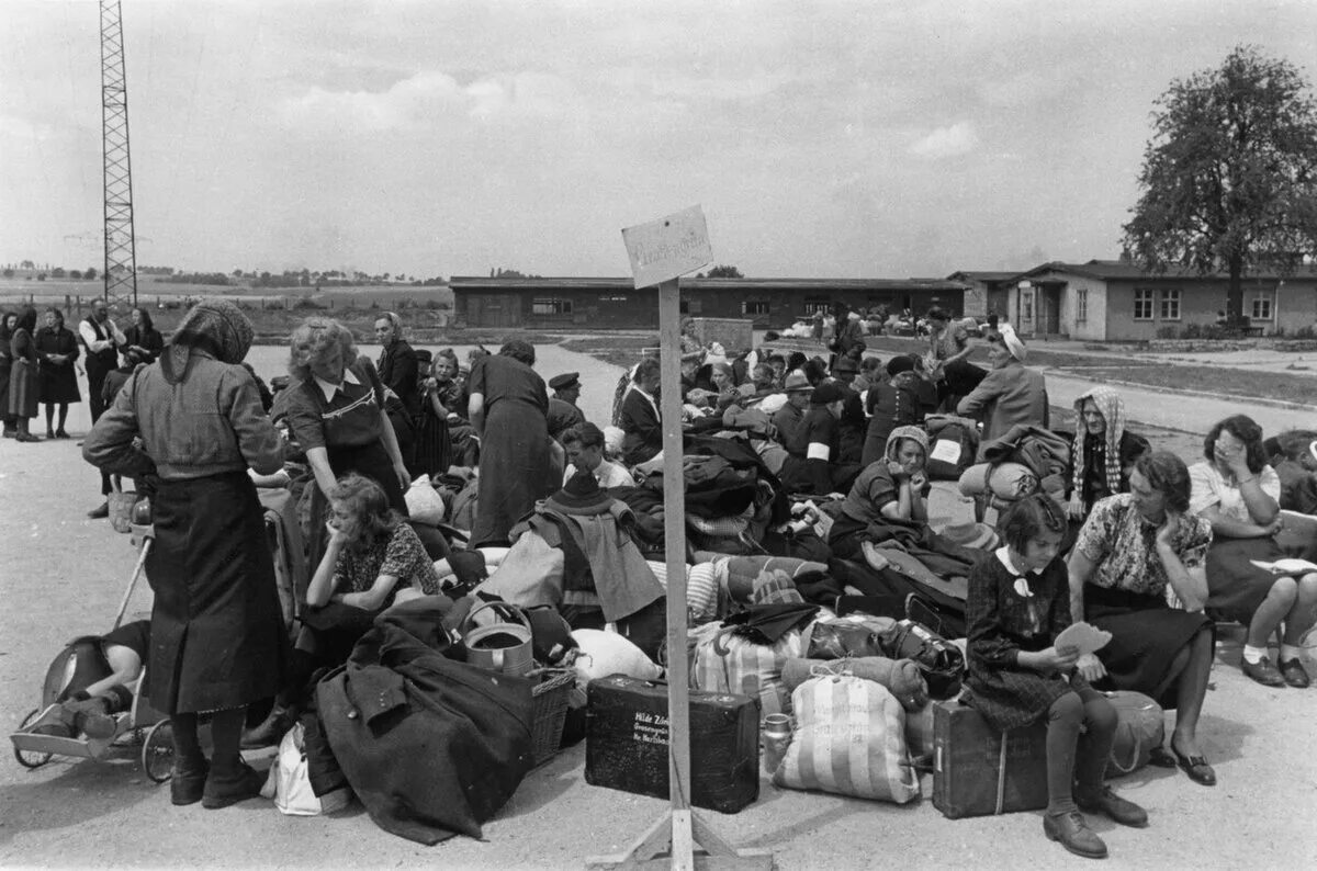 Депортация во времени. Переселение немцев из Поволжья 1941. Депортация немцев 1941 в Казахстан. Депортация латышей в Сибирь 1941. Немцы Поволжья 1941.