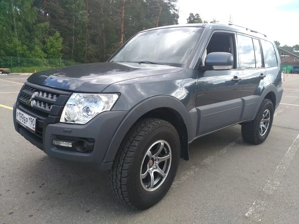 Купить диски на паджеро 4. Mitsubishi Pajero 4 диски. Паджеро 4 диски 18. Митсубиси Паджеро 2007. Диски на Митсубиси Паджеро 4 r20.