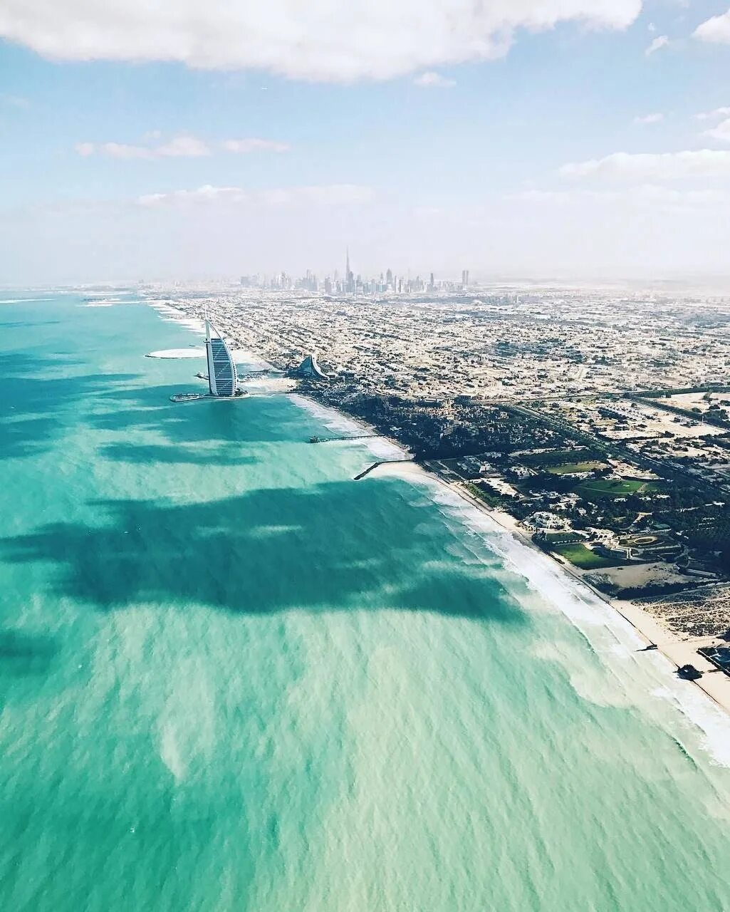 Какое море в дубае в оаэ. Персидский залив Абу Даби. Индийский океан Абу Даби. Дубай персидский залив пляж. Oceanic эмираты эмираты.