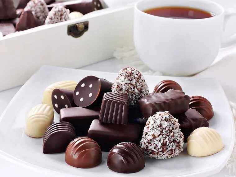Сладости настроение. Шоколадные конфеты. Красивые конфеты. Шоколадные сладости. Красивые шоколадные конфеты.