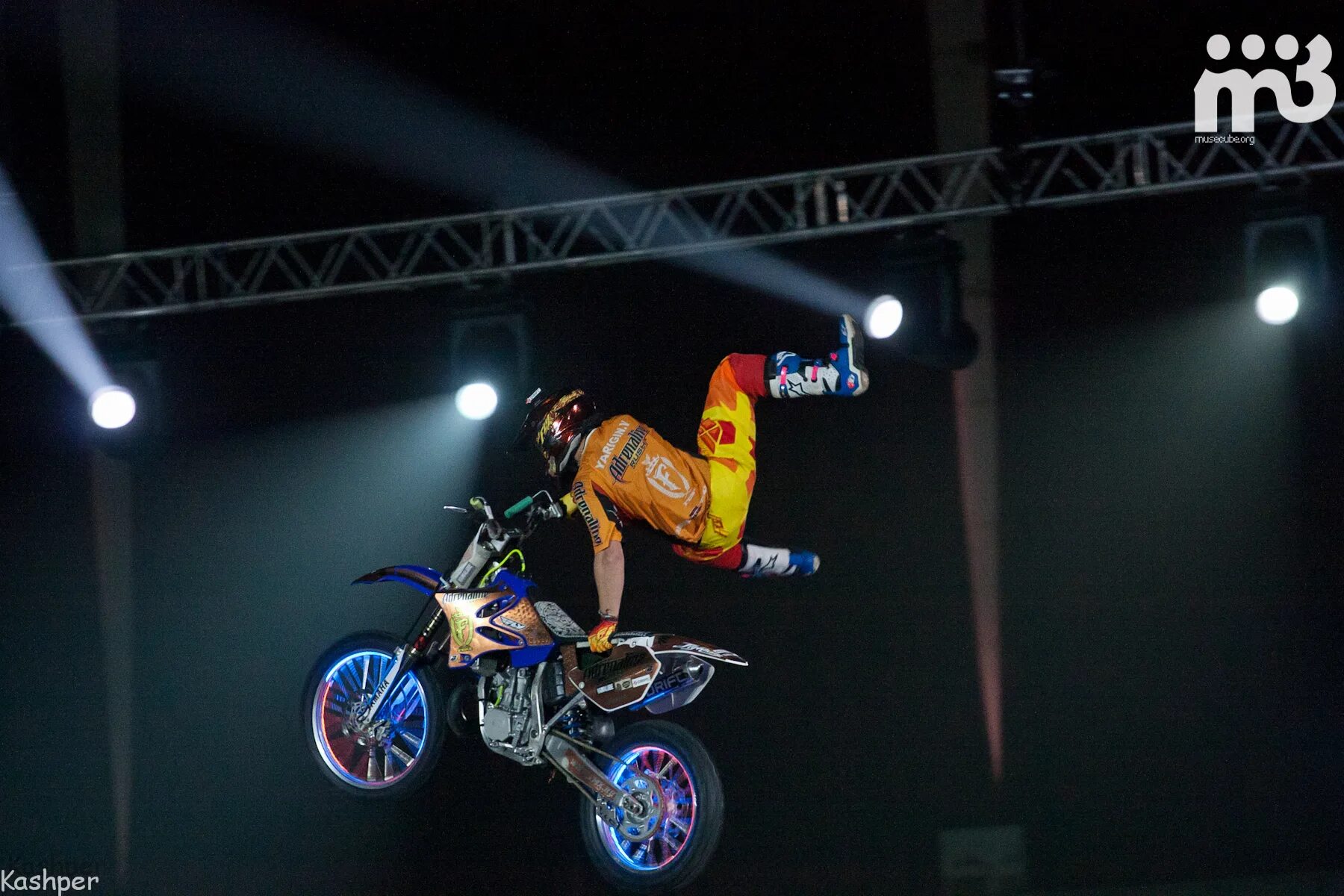 Спорта мания. Мотофристайл выступления. Мотошоу трон. Мотошоу FMX 13 Челябинск. Мотофристайл без правил на телеканале драйв.