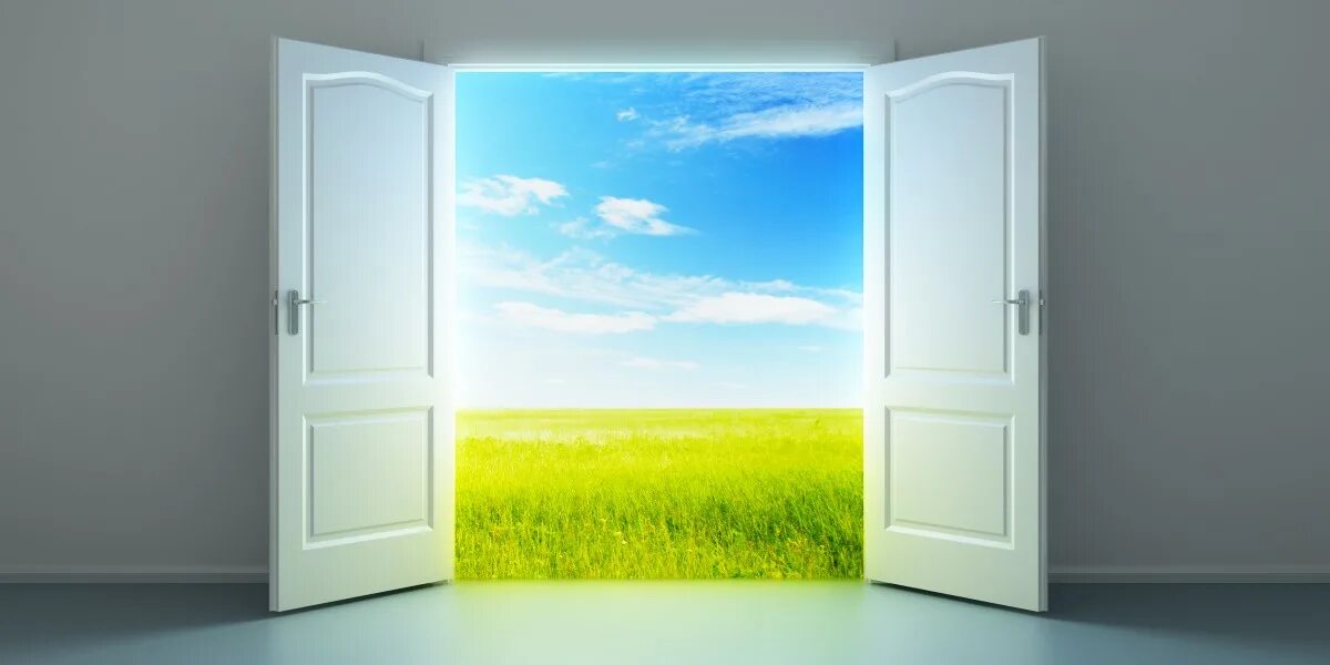 Двери возможностей. Двери в будущем. Светлая дверь открытая. Баннер открытые двери. Открытая дверь в лето.