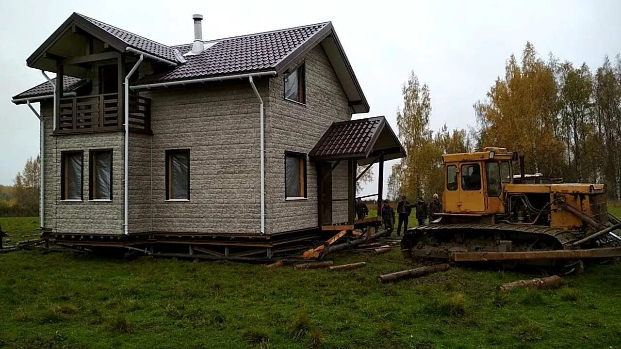 Перенести дом на другое место. Передвинуть деревянный дом. Передвигаем бревенчатый дом. Перенос дома. Перемещение домов.