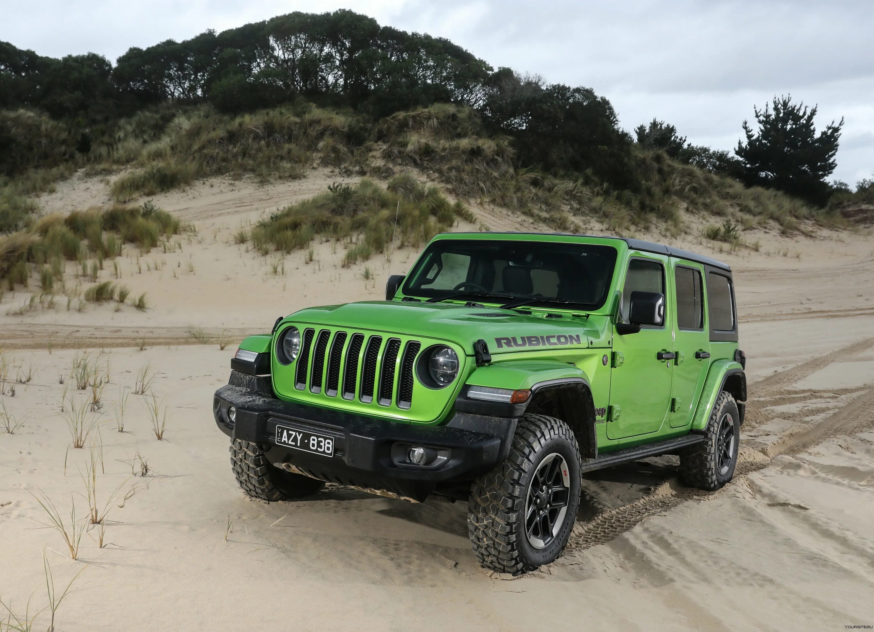 Рубикон фото. Машина Jeep Wrangler Rubicon. Jeep Wrangler Rubicon 2019. Джип Wrangler Rubicon зеленый. Jeep Rubicon зеленый.