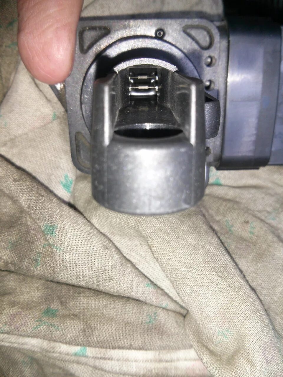 Как почистить дмрв. Maf sensor 1zzfe. новый датчик дмрв мазда 3 2.0. мазда 3 2.0 maf сенсор. дмрв мазда 3 нити.