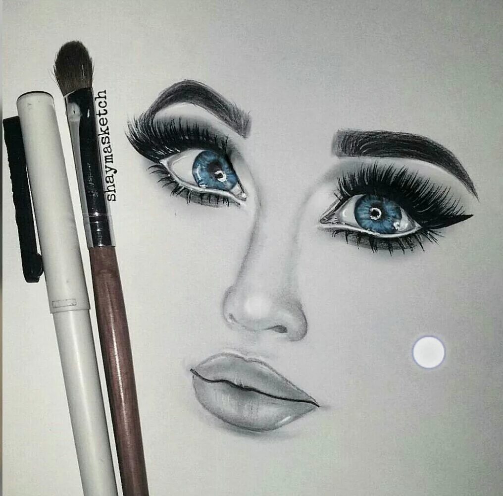 Подводка для глаз. Макияж глаз карандашом. Подвести глаза карандашом. Красивый макияж карандашом. Макияж с растушеванными стрелками.