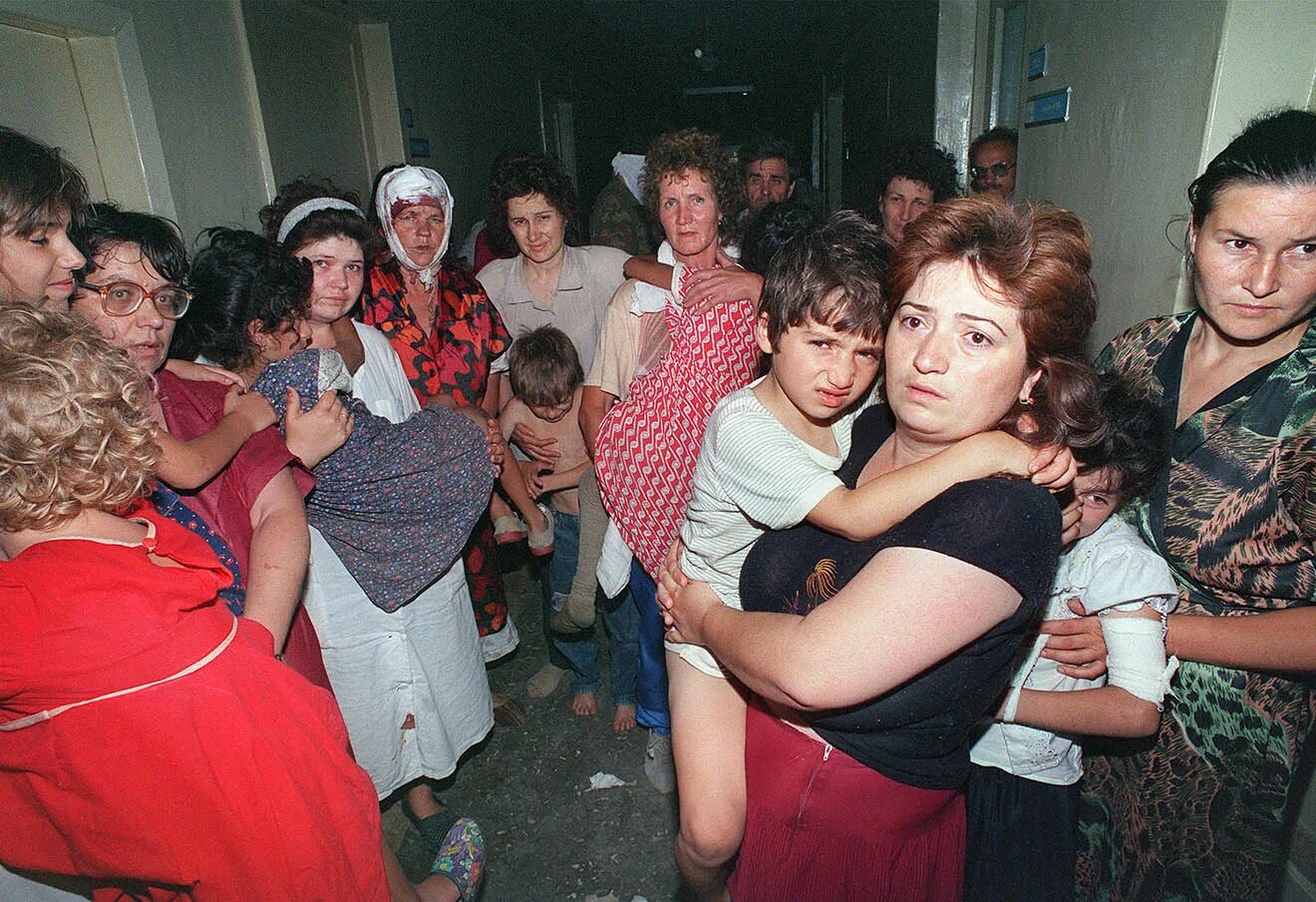 Нападение на буденновск. Буденновск 14 июня 1995 года. Заложники в Буденновске 1995. Басаев захват больницы Буденновск.