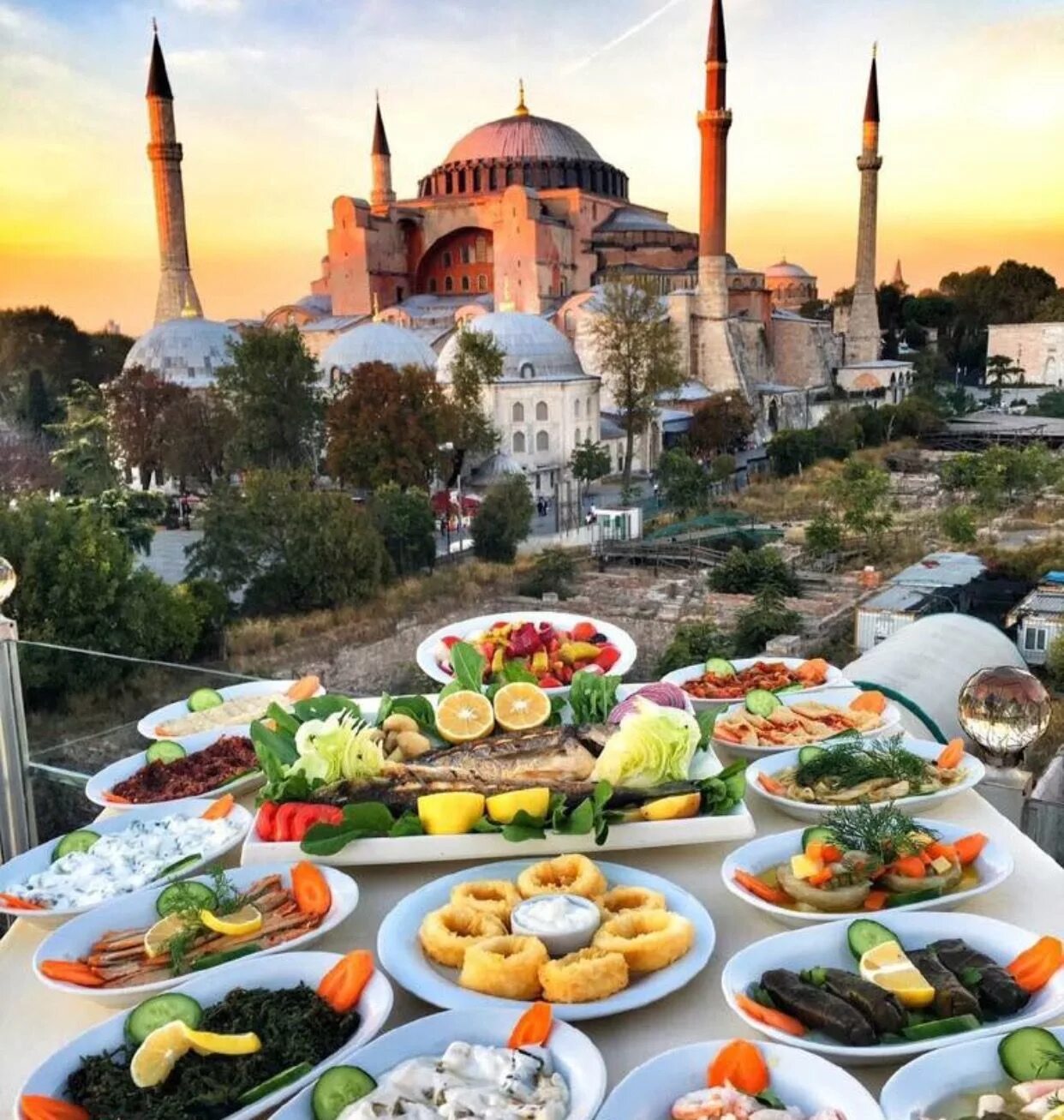 Well turkey. Севен Хиллс Стамбул. Ресторан Севен Хиллс Стамбул. Seven Hills Стамбул завтрак. Турецкий завтрак в Стамбуле.