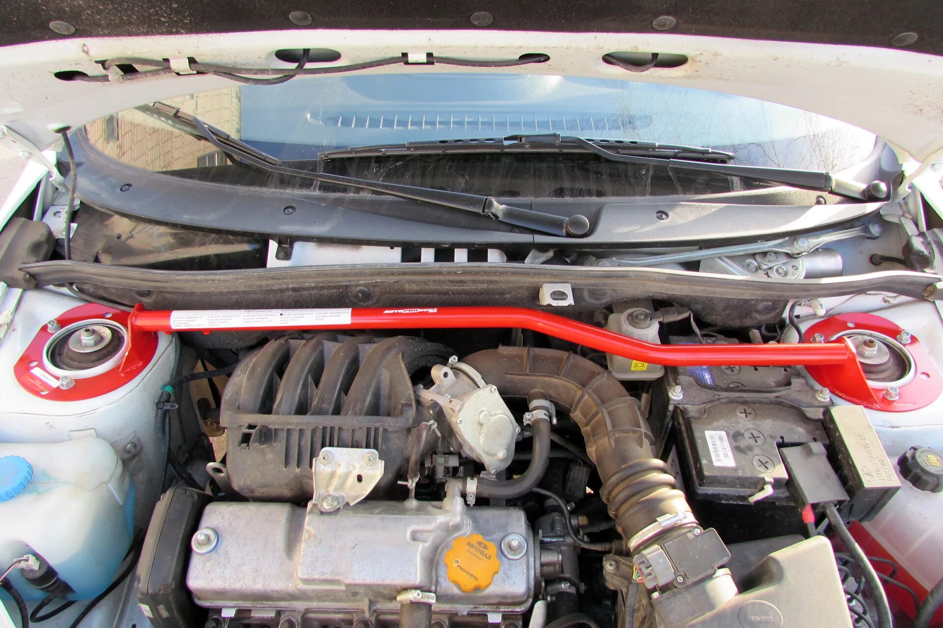 Растяжка передних стоек 16v лада гранта, калина, калина 2. Распорка lada granta. Распорку лада гранта 127. Растяжка передних стоек гранта 16v. Лада гранта 2 распорка.