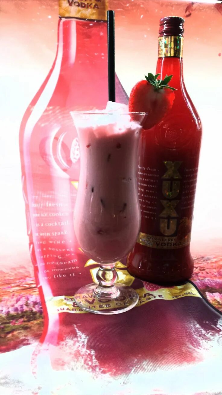 Ликёр клубничный xuxu. Коктейль с xuxu. Ликёр клубничный xuxu. Xuxu ликер. Xu xu ликер.
