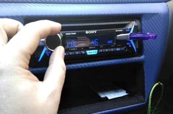 Магнитола pioneer 5000ub. Настройка автомагнитолы пионер. Настройки магнитолы в машине. Pioneer 150ub эквалайзер. Дисковый магнитофон сони в машину.