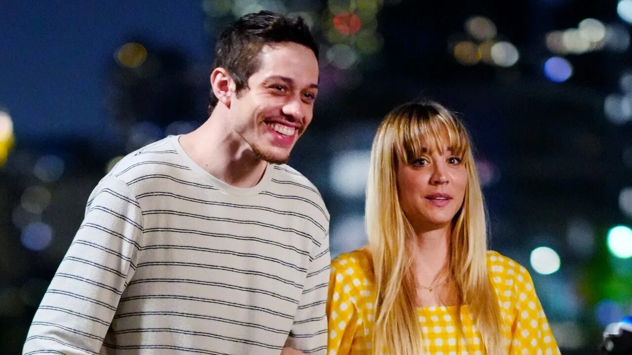 Будни звезд. Кейли Куоко 2022. Kaley Cuoco Pete Davidson. Кейли Куоко 2021. Кейли Куоко побег.