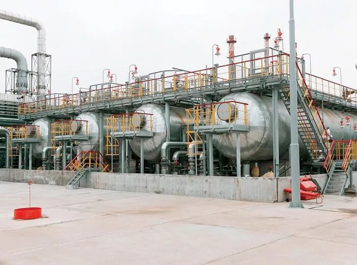 Лукойл волгоград нефтепереработка. Нефтеперерабатывающий завод лукойл волгоград. Авт 5 волгоград. Завод лукойл волгоград. Электрообессоливающая установка.