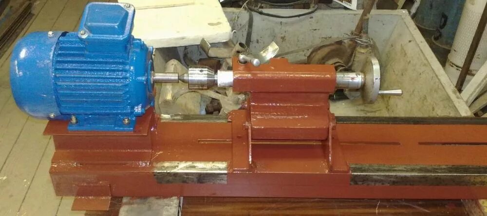 Задняя бабка токарного станка. Самодельный токарный по дереву. Бабка токарного станка своими руками. Задняя бабка самодельная для токарного по дереву. Подручник.