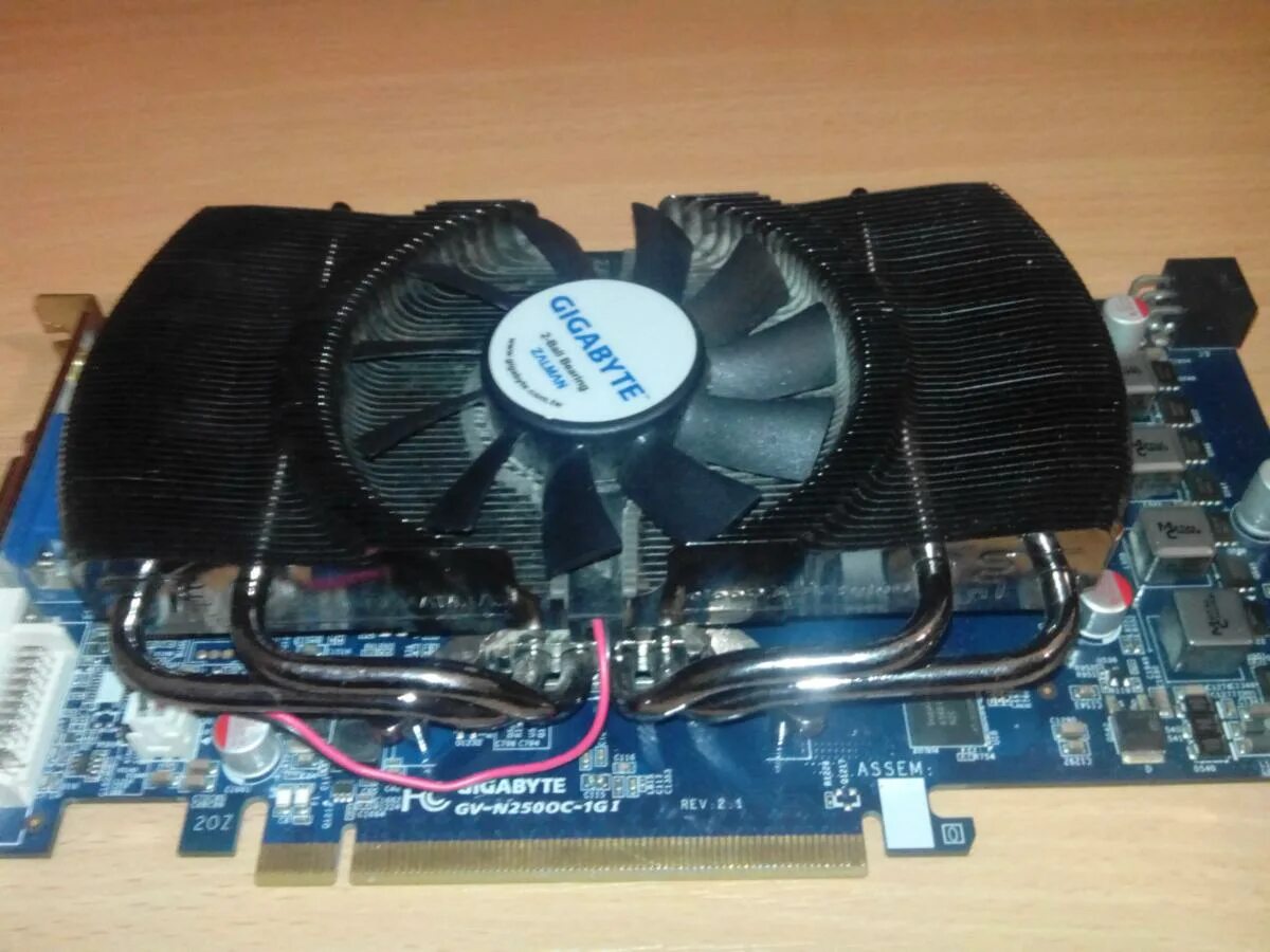 Без дополнительного питания. Видеокарта Gigabyte GTS 250. GTS 250 плата. Видеокарта g GTS 250 1 U,. GTS 250 GTS В компьютере.