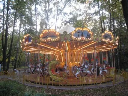Кружит земля карусель