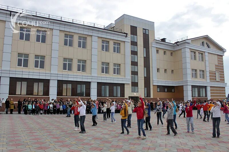 Начальные школы сочи. Школа 100 Сочи. Школа 100 Адлер. 100 Школа Адлерский район. Новая школа в Сочи.