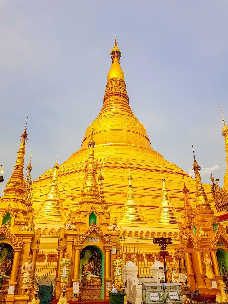Янгон мьянма. Шведагон Мьянма. Пагода Шведагон Мьянма. Янгон Падога. Пагода Шведагон Янгон.