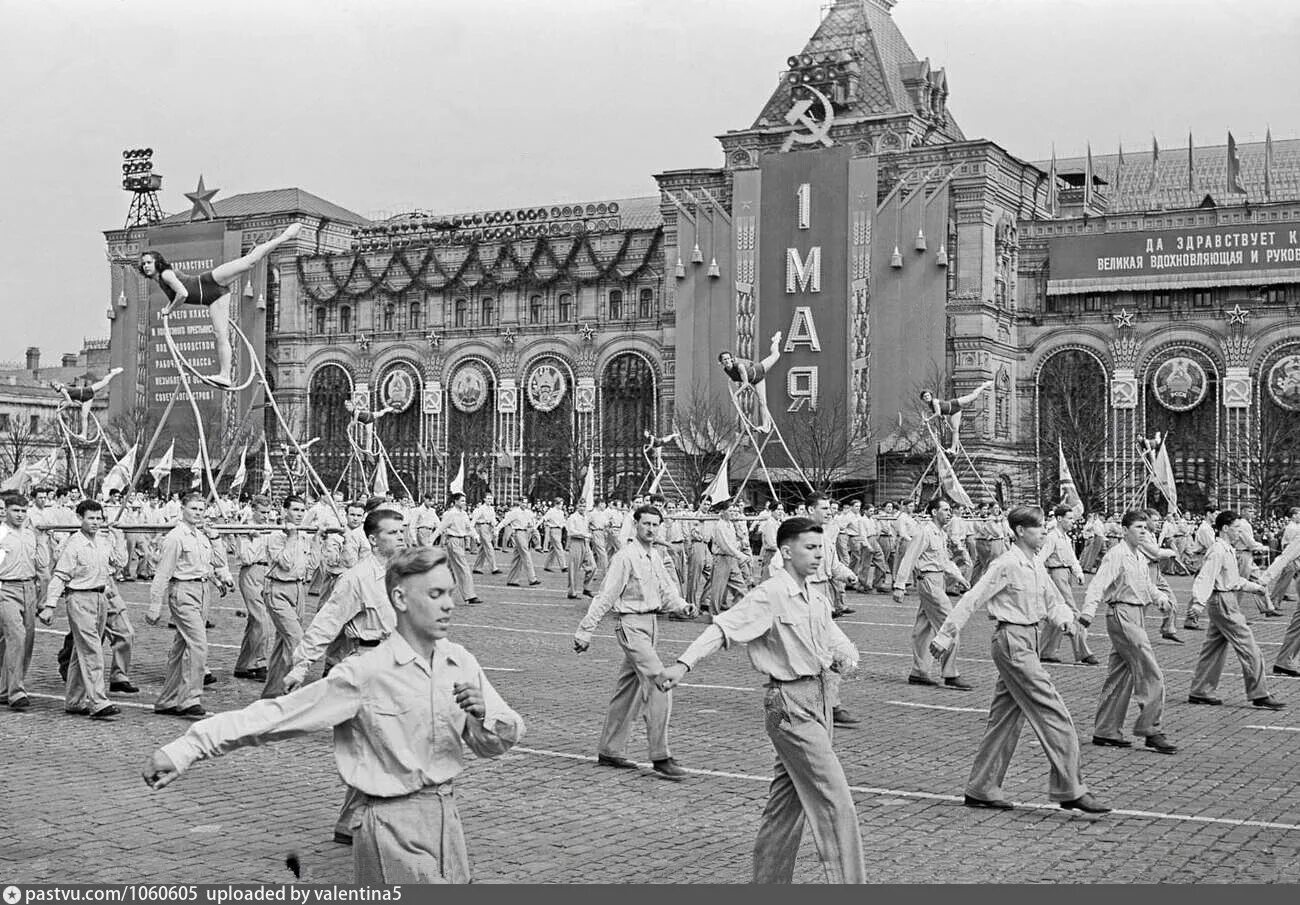 Первый парад 1 мая. Парад физкультурников 1956. парад физкультурников на красной площади 1956. парад физкультурников на красной площади 1 мая 1969. парад физкультурников на красной 1 мая.