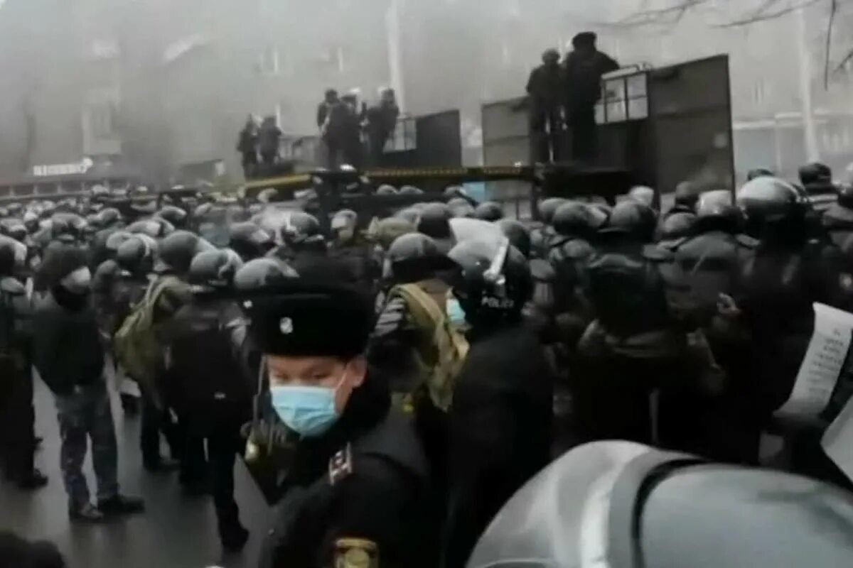 Протесты 2022 года в казахстане. Казахстан инцидент. Казахстан инцидент. Казахстан алматы митинг. Казахстан инцидент.