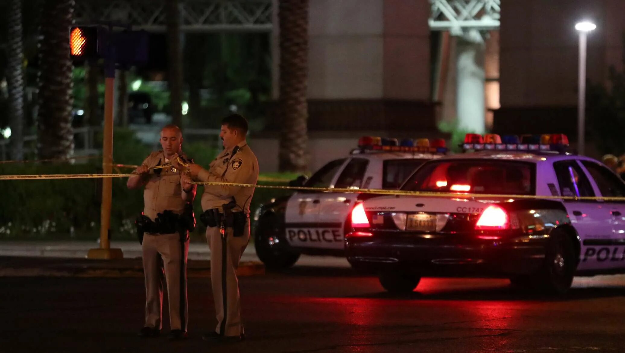 Полицейские машины в las vegas. Стрельба в лас-вегасе 2017. Лас вегас стрельба. Лас вегас полиция. Полицейский департамент лас вегаса.