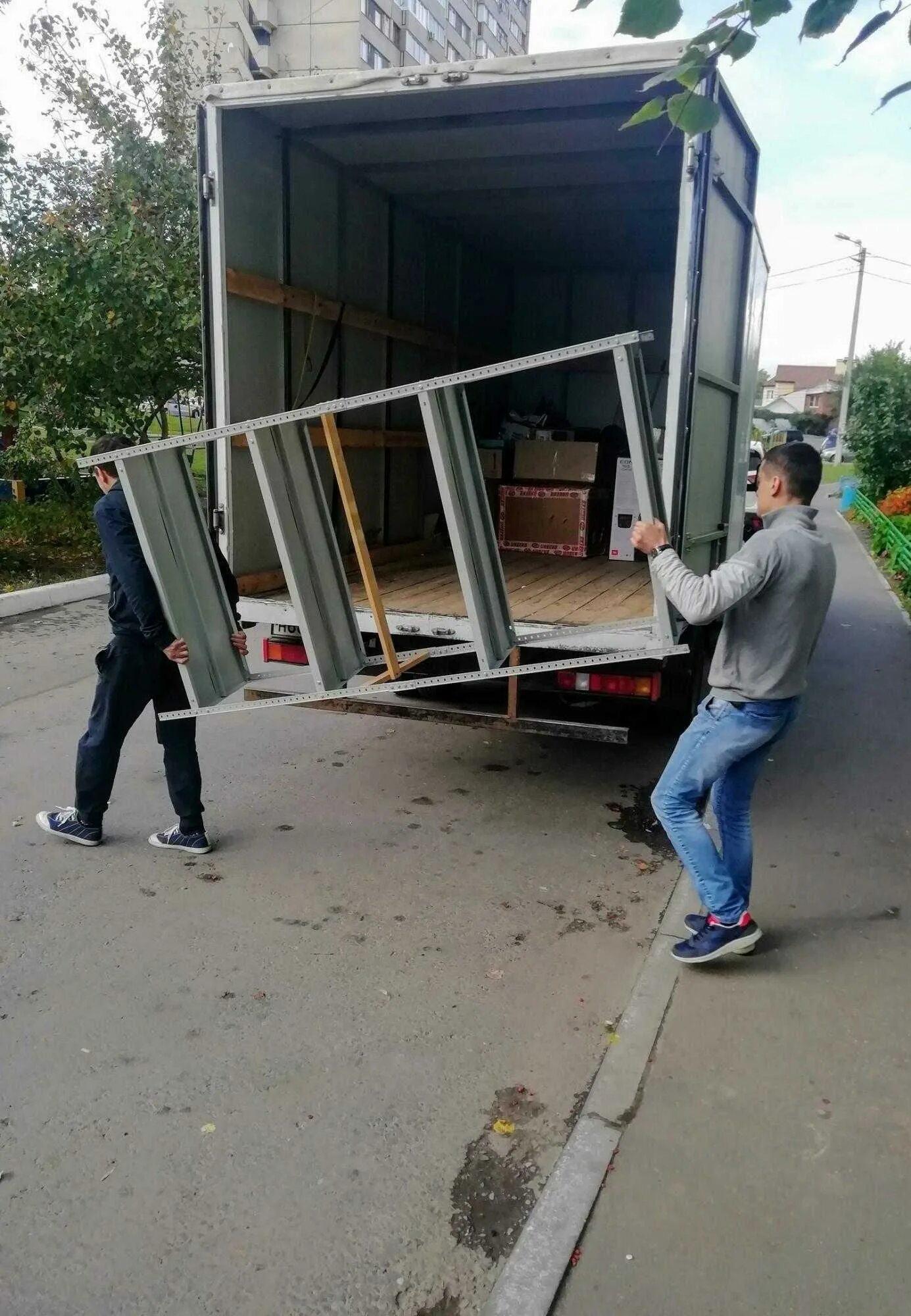 Грузчики фото. Работа с оплатой ежедневно. Разгрузка фуры продукты. Работа омске грузчик свежие. Работа омске грузчик свежие.