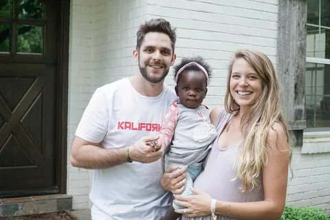 50+ Photos of Thomas Rhett & Lauren Akins' Adorable Family of Five...