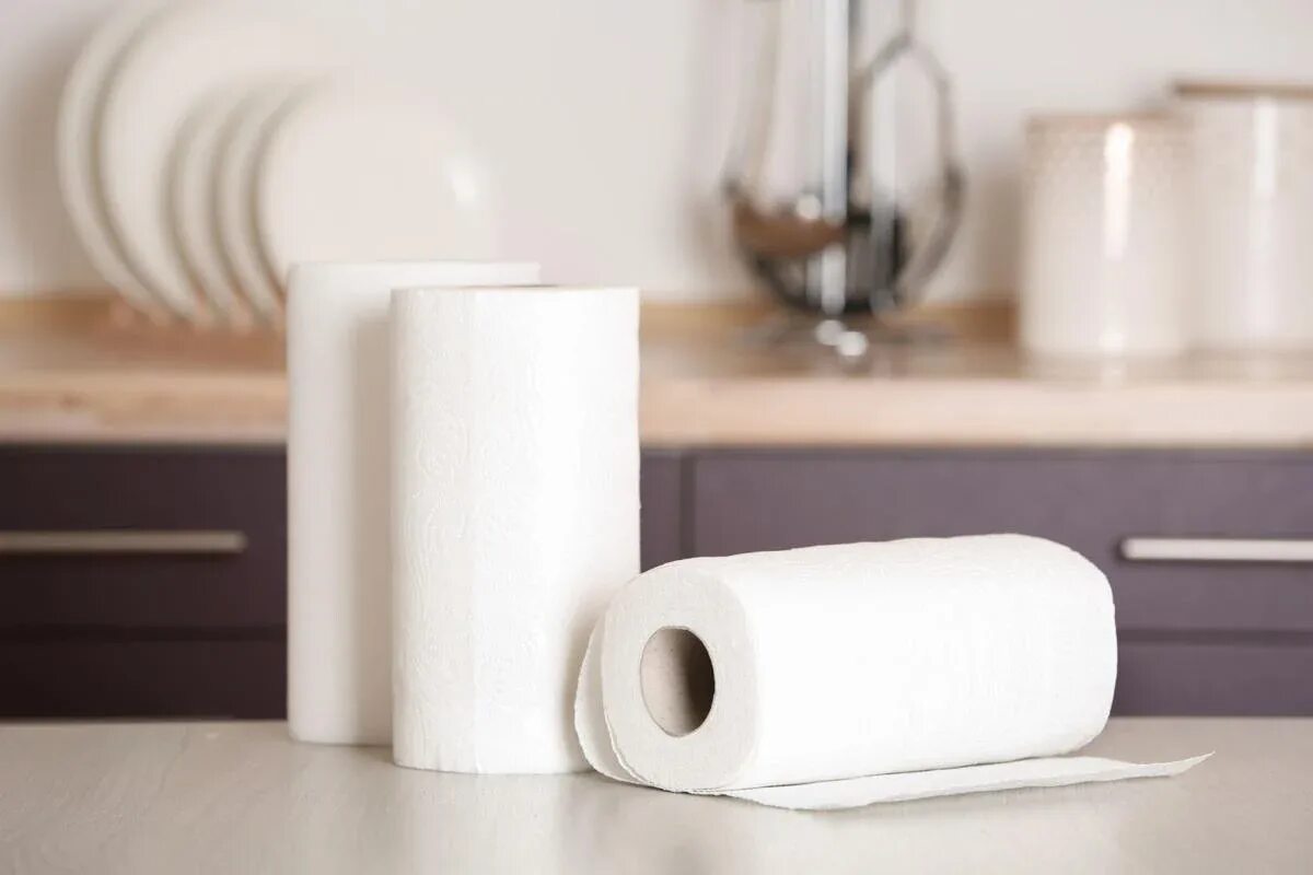 Бумажные полотенца. Бумажные полотенца Kitchen. Бумажные полотенца в ванной. Бумажные полотенца в интерьере кухни. Озон бумажные полотенца