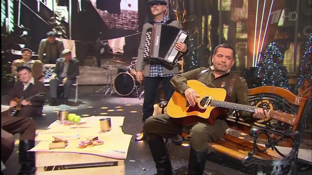 гарик харламов 2023. харламов дед макаров. рыльский гусар сериал. любэ 1999. группа любэ 1989 атас.