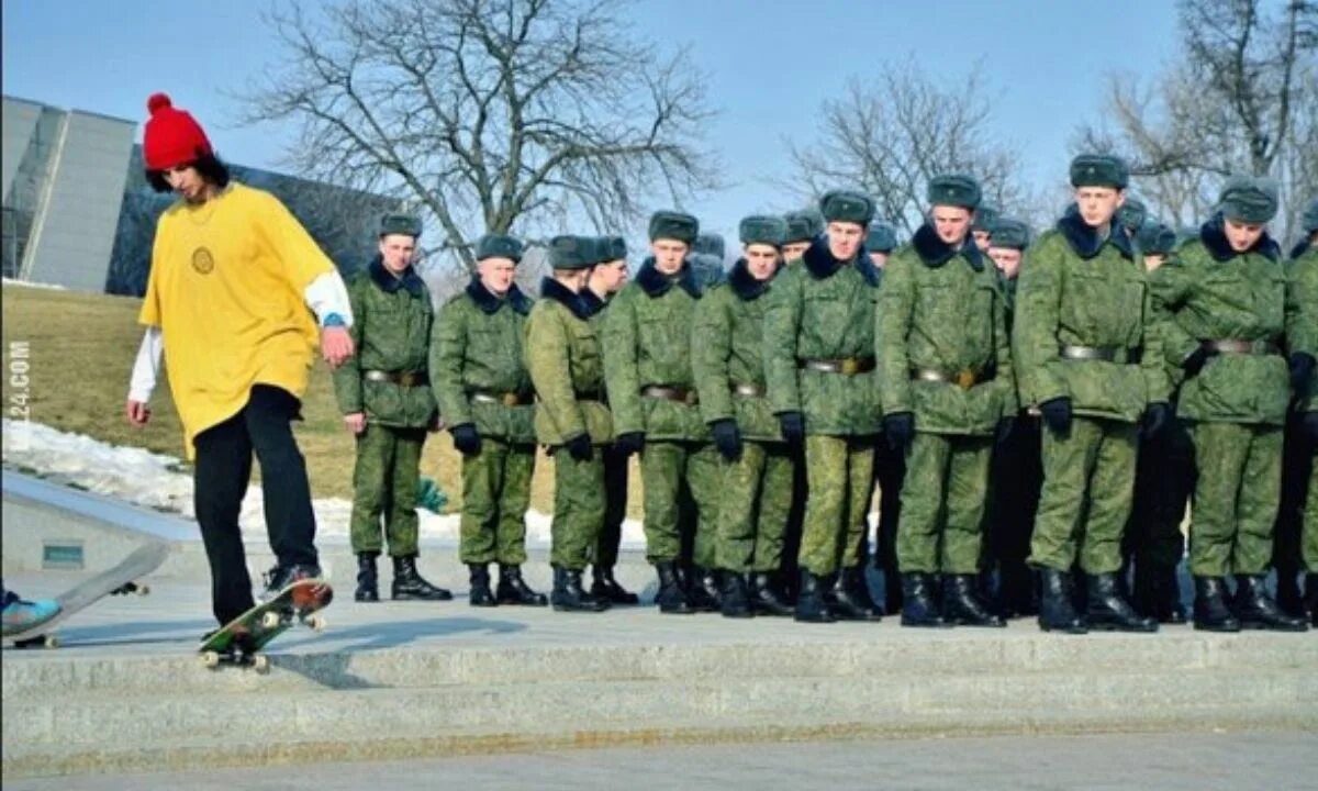 Часть войск идущая впереди. Строительные войска РФ. Строительные войска мобилизации. Солдаты РФ идут. Армия России идут солдаты.