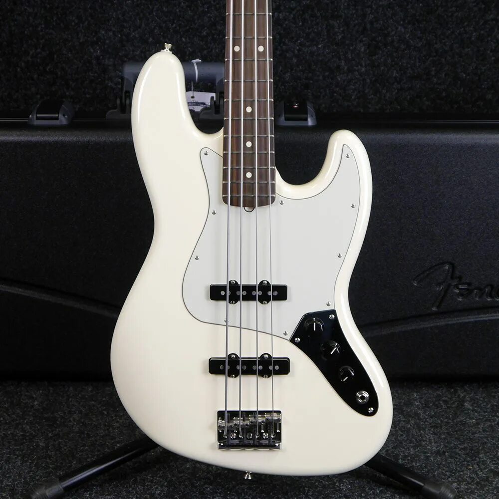 Bass white. Jazz Bass Fender American professional. Fender бас белый. Pro II Jazz Bass. Белый Фендер джаз бас.