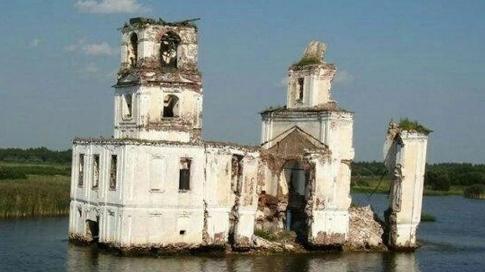 Рыбинское водохранилище затопленный город. Рыбинское водохранилище Молога. Молога город призрак. Затопленный храм Молога.