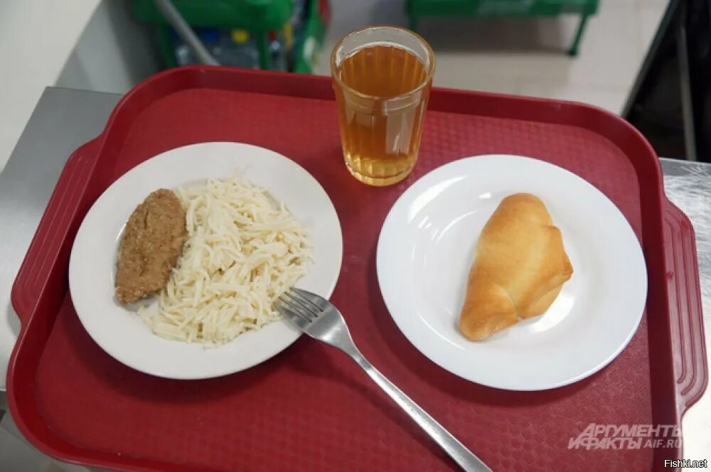 Проезд на обед. Обед в школе. Еда в школьной столовой. Школьная еда в России. Школьная столовая еда.