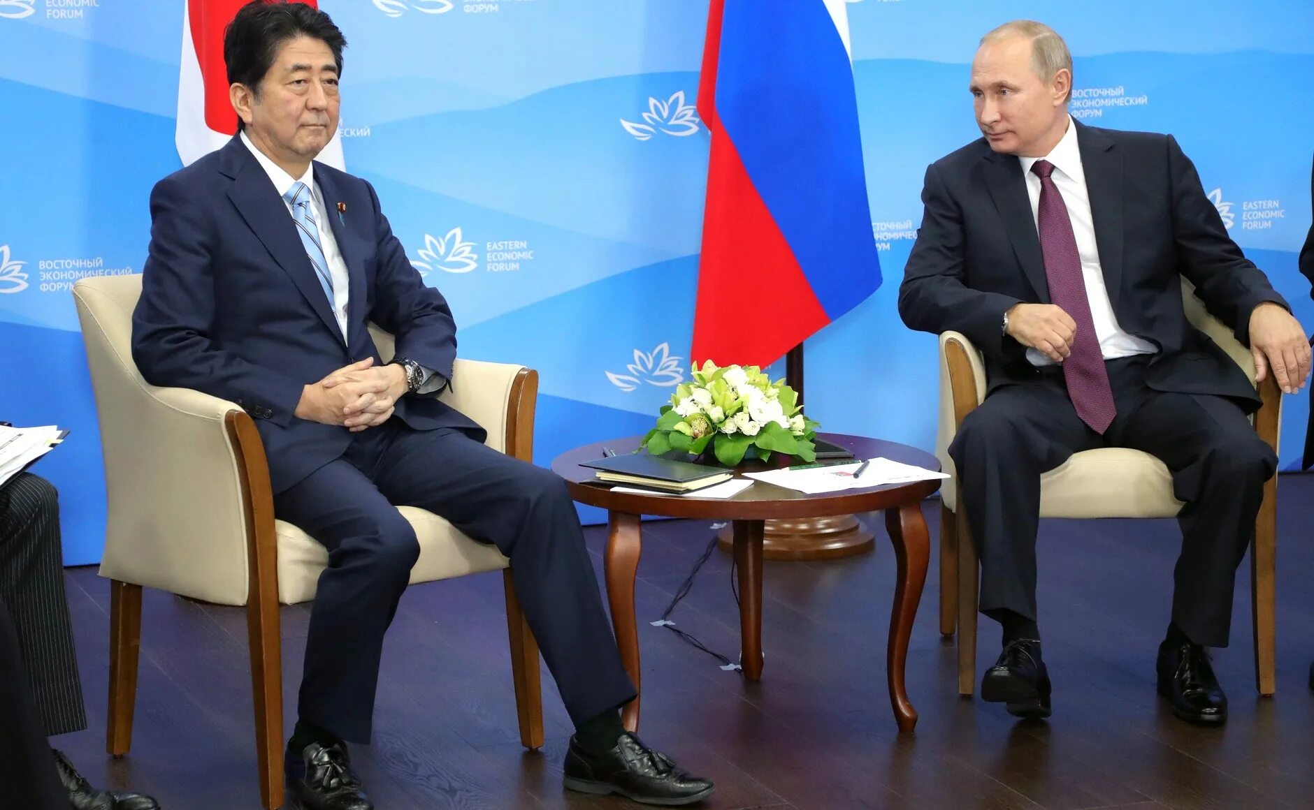 Синдзо Абэ в России. Синдзо Абэ с Путиным 2016. Переговоры россии и японии