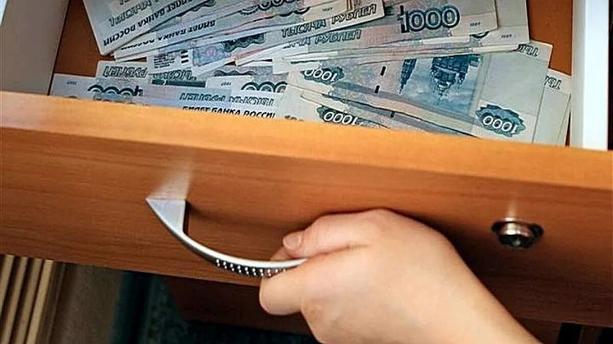 Откуда деньги из тумбочки. Деньги в тумбочке. деньги в шкафу. шкафчик с деньгами. шкаф с деньгами картинка.