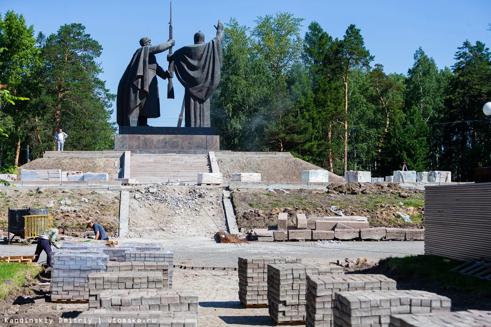 Лагерный парк томск. Лагерный сад томск. Томск парк. Томск лагерный сад монумент. Лагерный сад томск.