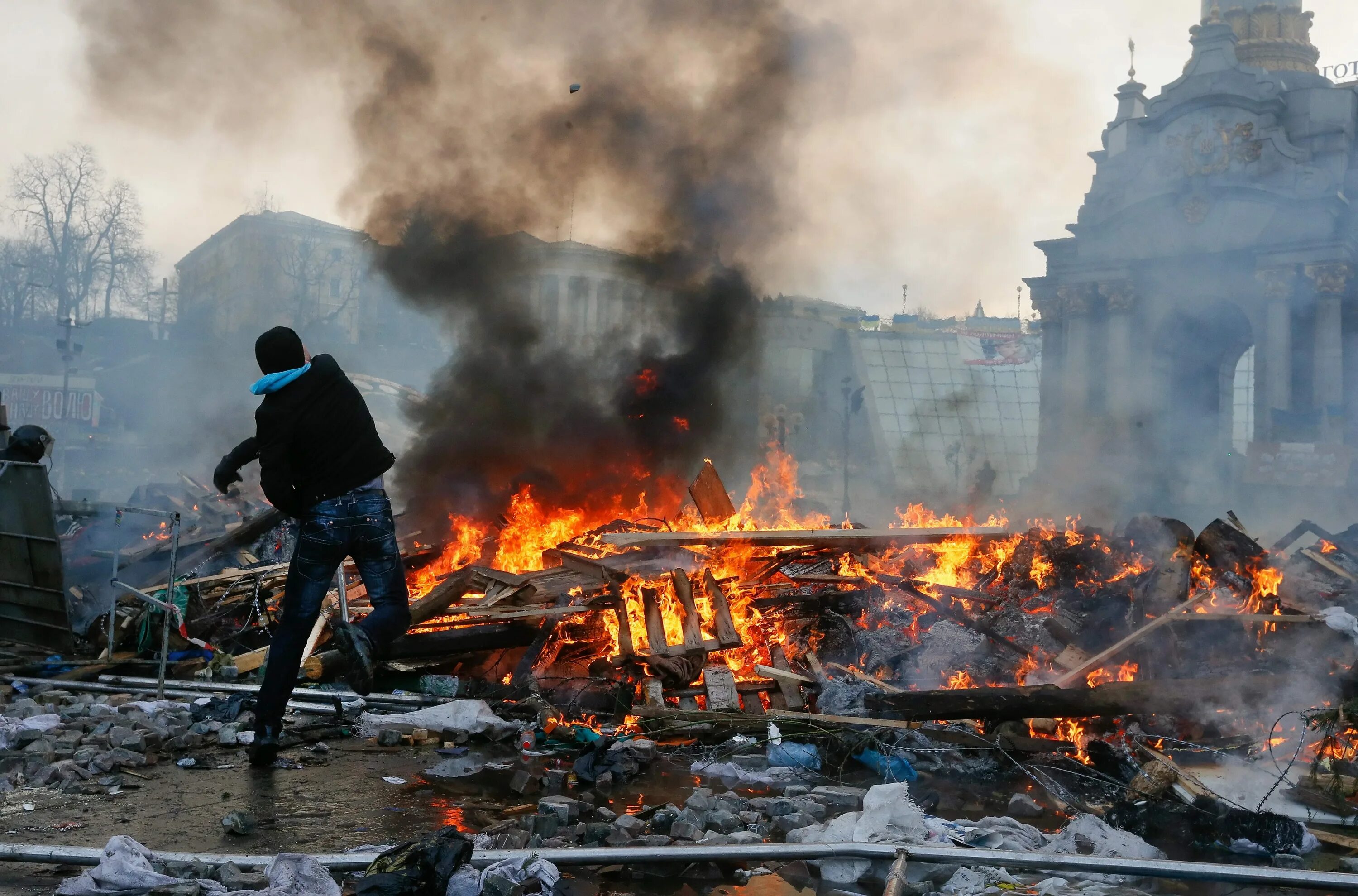 Массовые беспорядки в Киеве.
