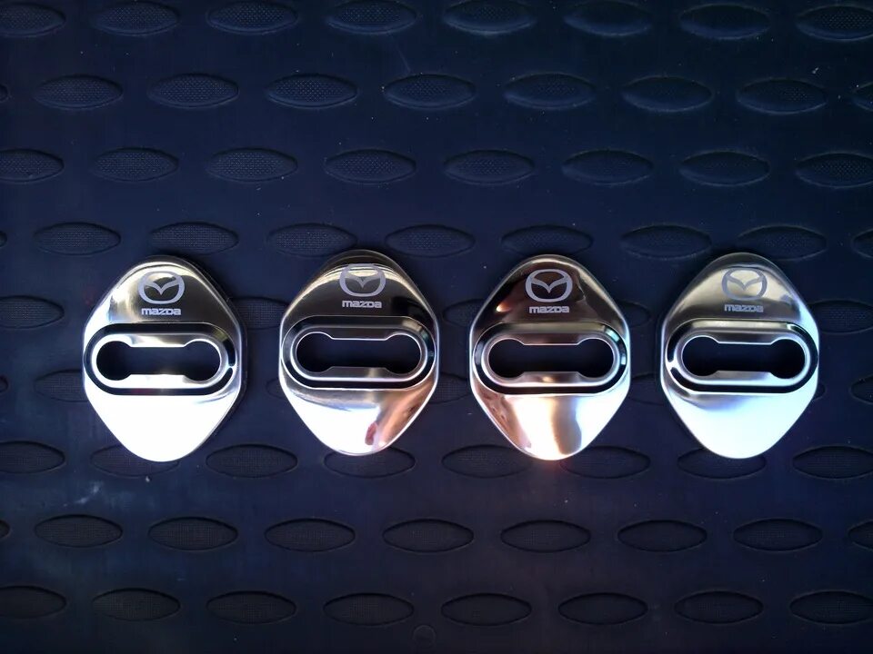 Накладки на петли дверей. Хромированные накладки  для Mazda 6. Накладки на петли замков дверей для Mazda CX-5. Накладка петель Mazda 6. Накладки на петли дверных замков на Мазда СХ-5 2020г.в..
