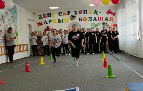 Мен корпоративтік кеште сексуалдық бейнелерді тыңдадым.