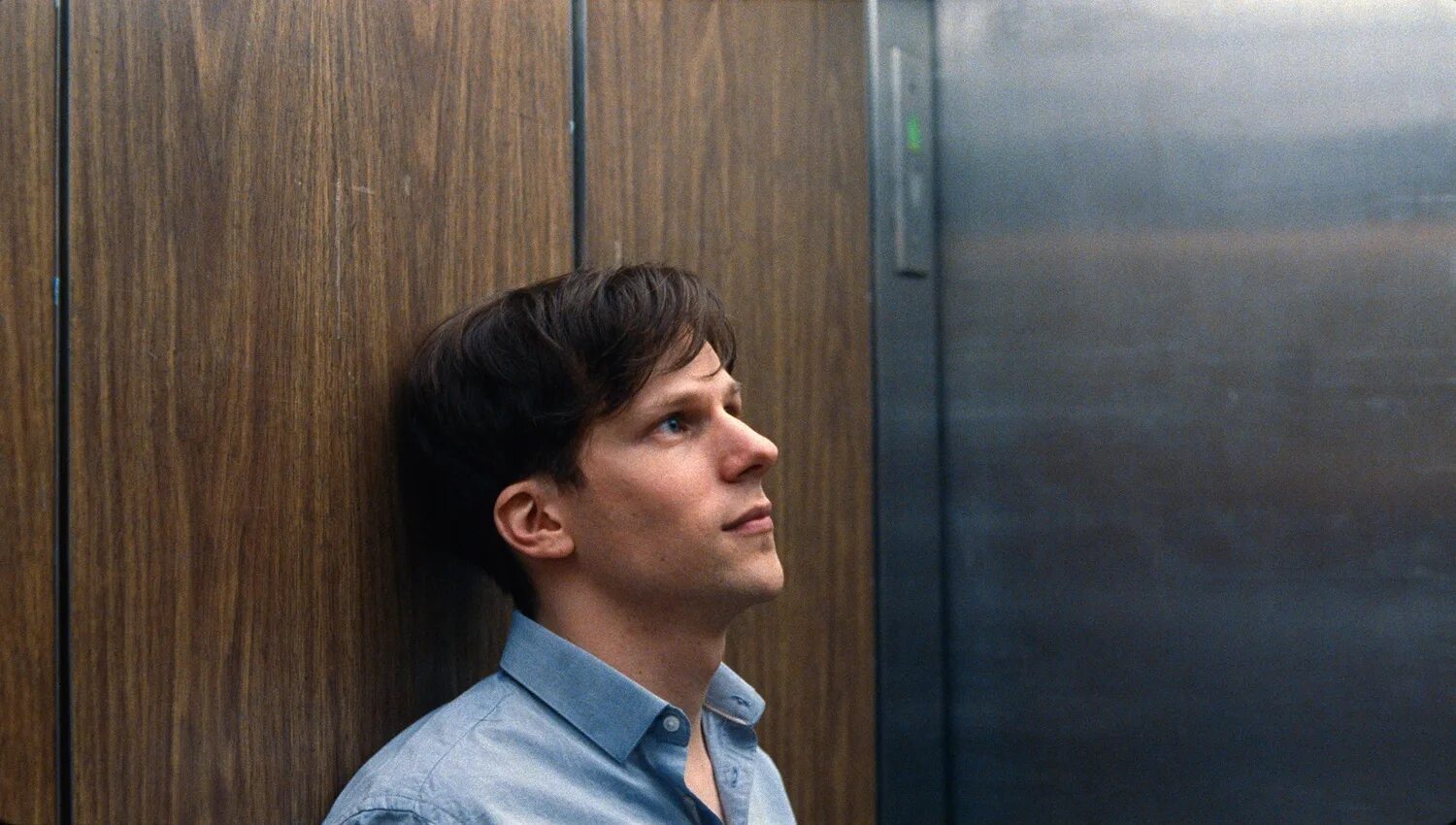 Можно 1 погромче. Louder than Bombs (2015). Джесси Айзенберг кадры.