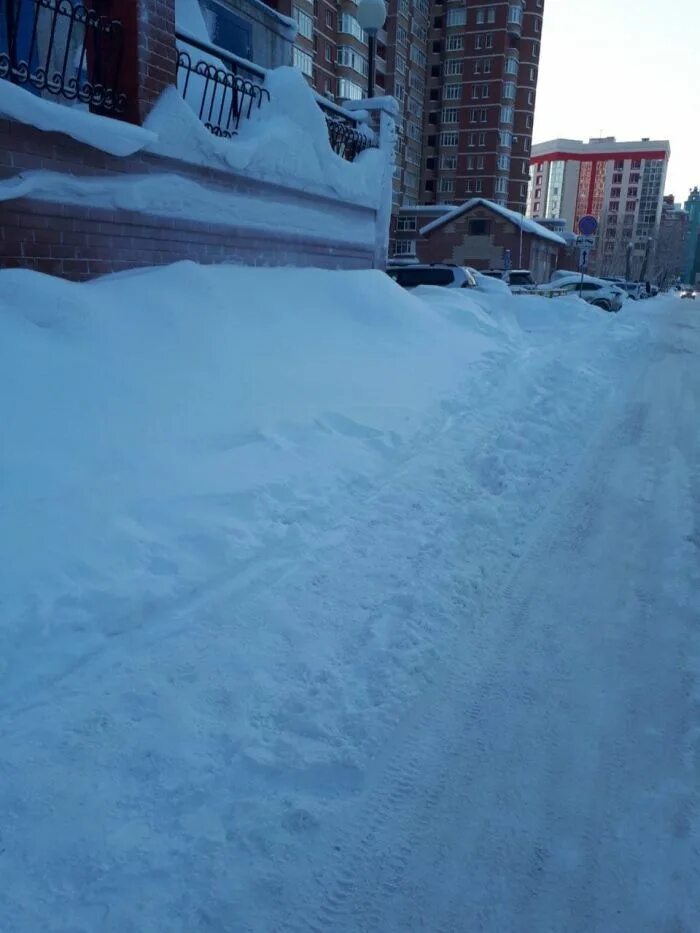 Сугробы в Сургуте. Сугробы в ХМАО. Сургутяне фото. Снегурильда Сугробовна. Появятся сугробы