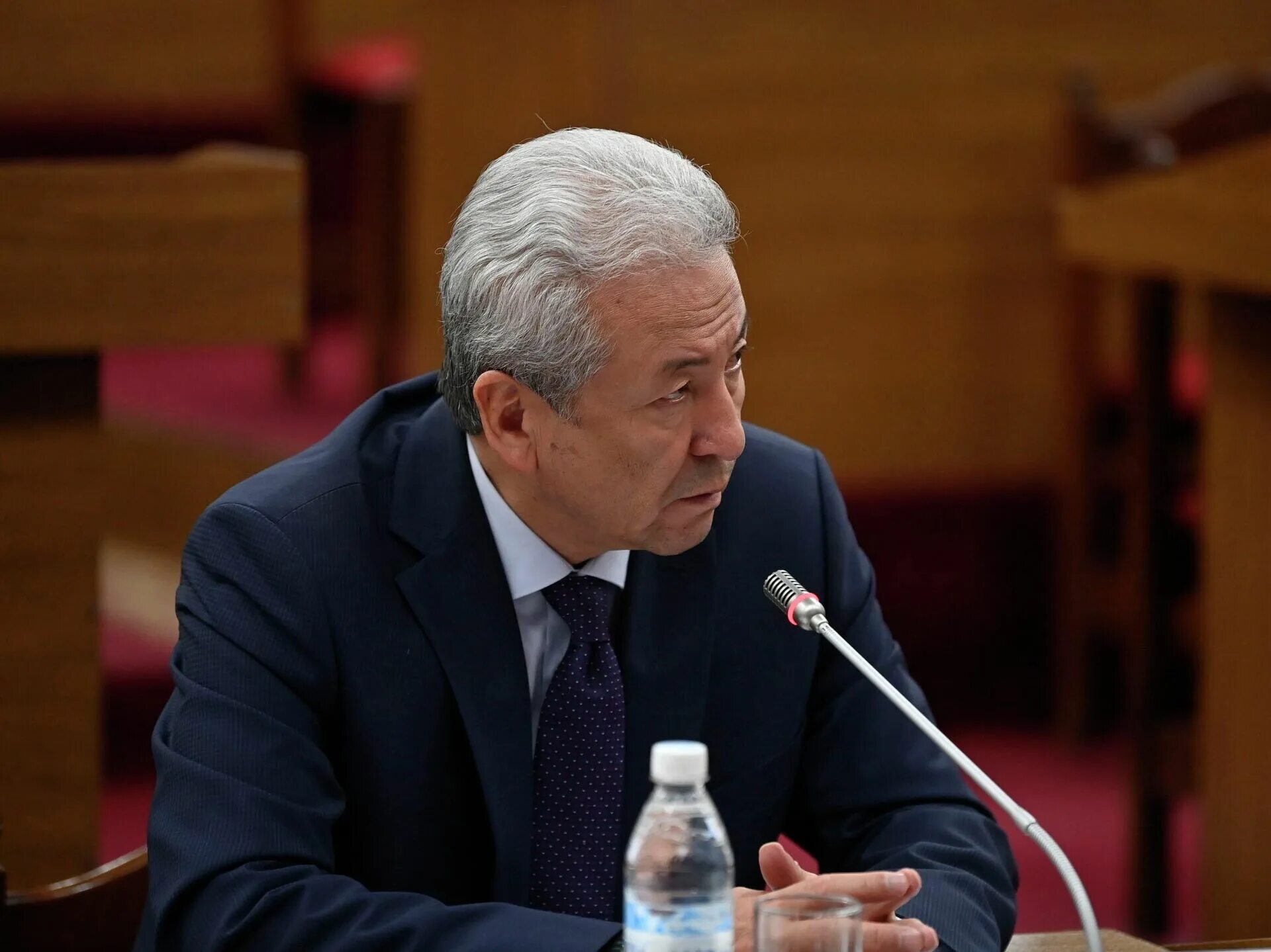 Мадумаров. Адахан кимсанбаевич. Адахан кимсанбаевич мадумаров. Адахан мадумаров в парламенте. Мадумаров масалиев.