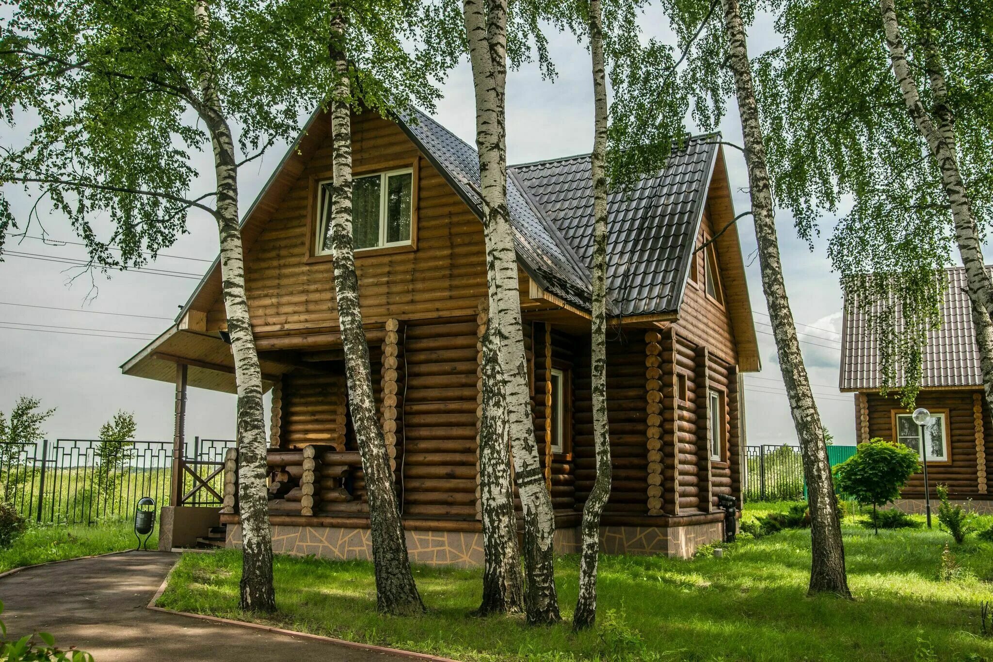 Снять домик на выходные в подмосковье недорого. Атлас парк отель Домодедово коттеджи. Дом отдыха атлас парк отель Домодедово. Дом отдыха атлас парк отель Домодедово фото. Атлас парк отель домики.